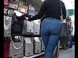 Candid round ass milf in tight jeans at the store