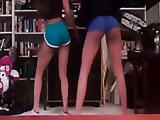 2 girls twerking and dancing (Camaster)